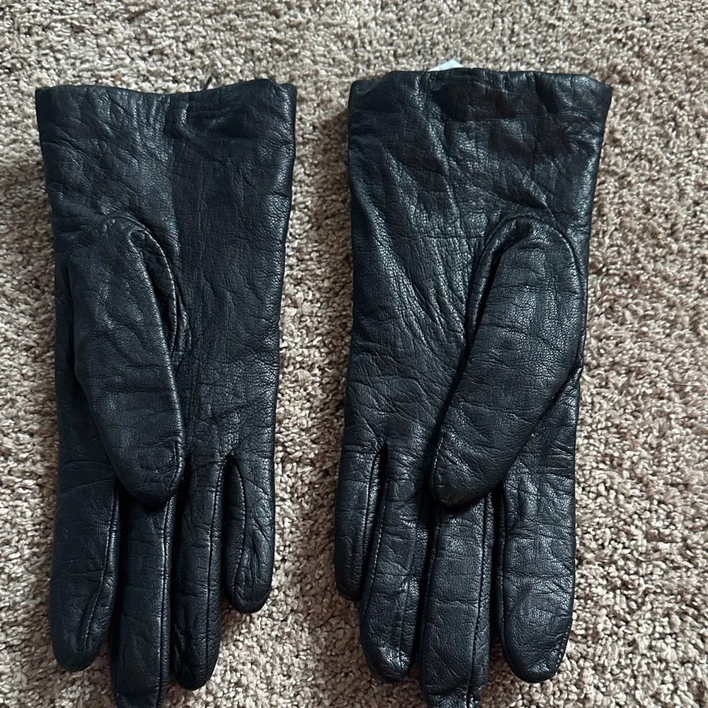 VTG Black Leather Gloves